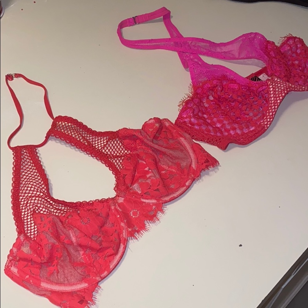 2 Victoria’s Secret 32D Bras